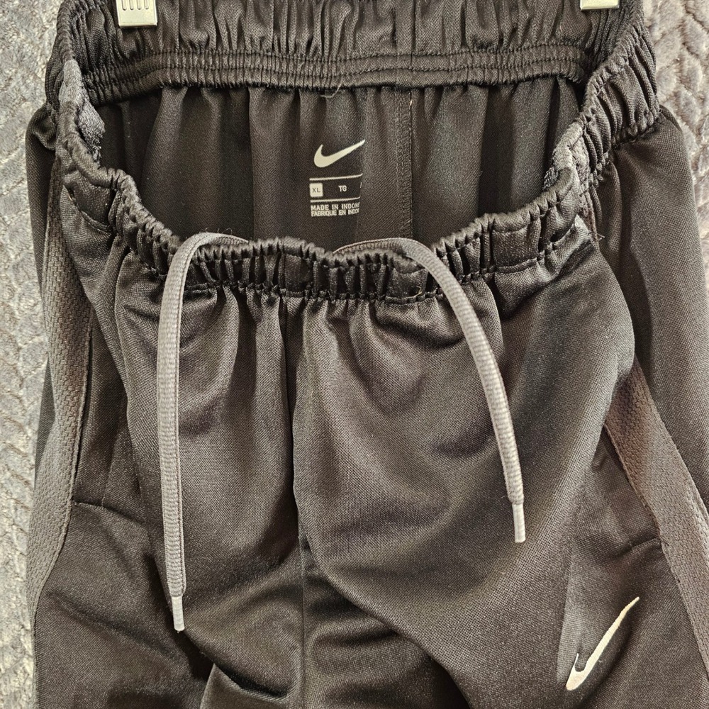 Nike Kids Black Athletic Track Pants Size XL Elastic Waist Drawstring Zip Ankles